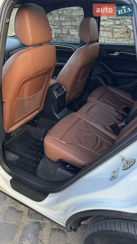 Внедорожник / Кроссовер Audi Q5 2011 в Каменец-Подольском