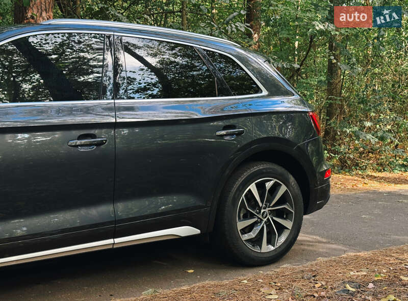 Внедорожник / Кроссовер Audi Q5 2021 в Киеве