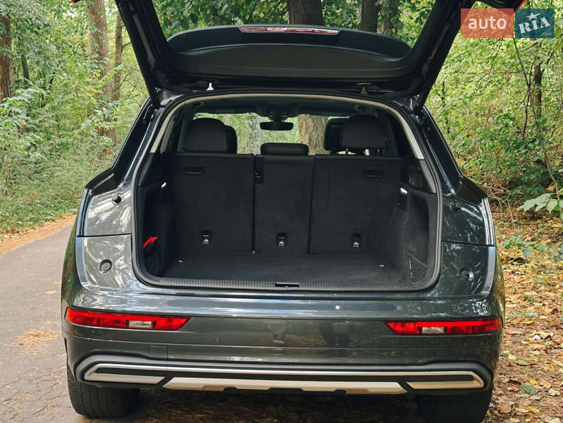 Внедорожник / Кроссовер Audi Q5 2021 в Киеве