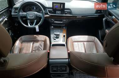 Внедорожник / Кроссовер Audi Q5 2018 в 