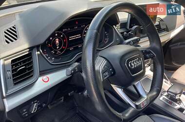 Внедорожник / Кроссовер Audi Q5 2018 в 