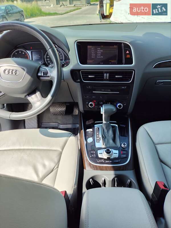 Внедорожник / Кроссовер Audi Q5 2015 в Городке