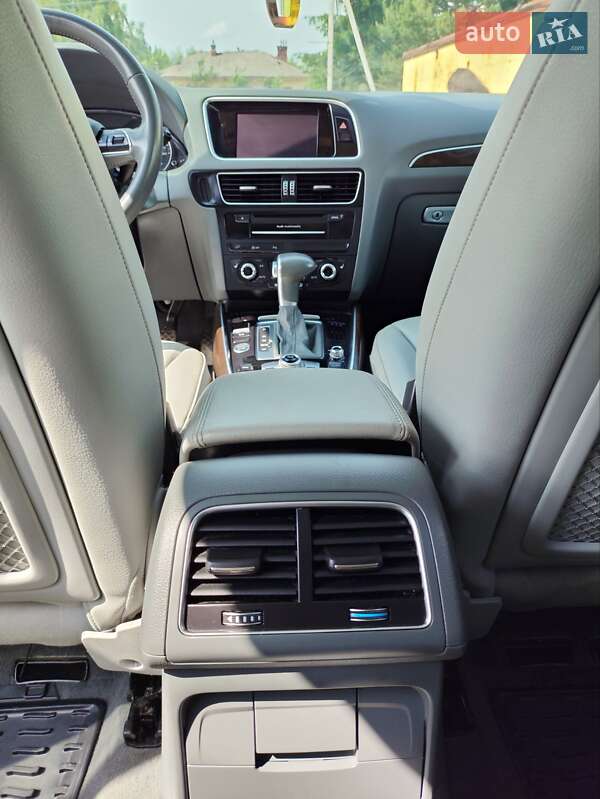 Внедорожник / Кроссовер Audi Q5 2015 в Городке