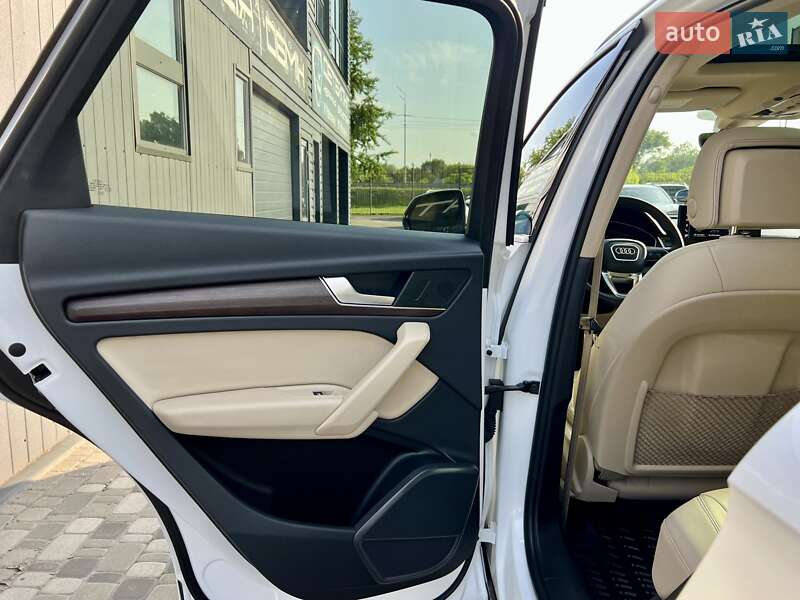 Позашляховик / Кросовер Audi Q5 2021 в Києві