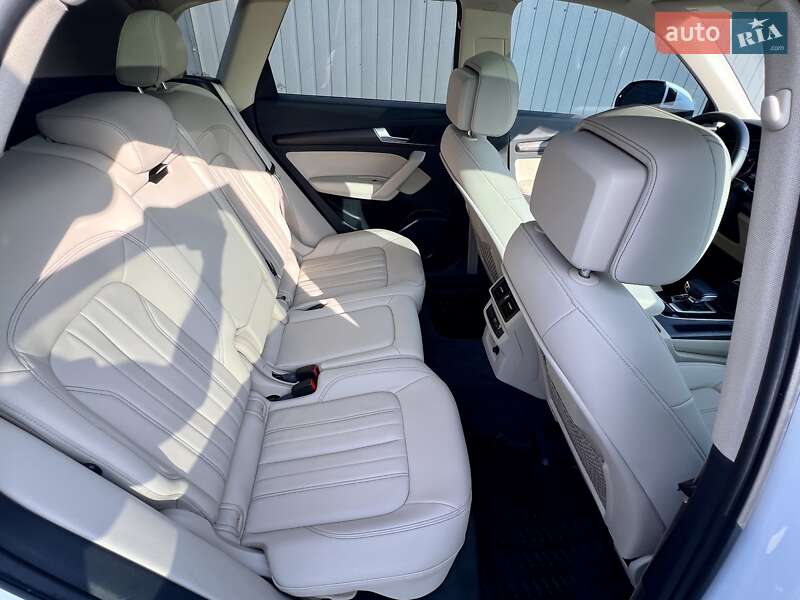 Позашляховик / Кросовер Audi Q5 2021 в Києві