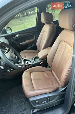 Внедорожник / Кроссовер Audi Q5 2021 в 