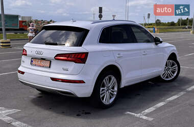 Внедорожник / Кроссовер Audi Q5 2017 в 