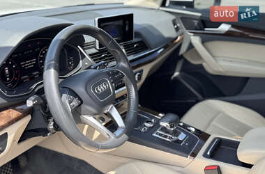 Внедорожник / Кроссовер Audi Q5 2017 в 