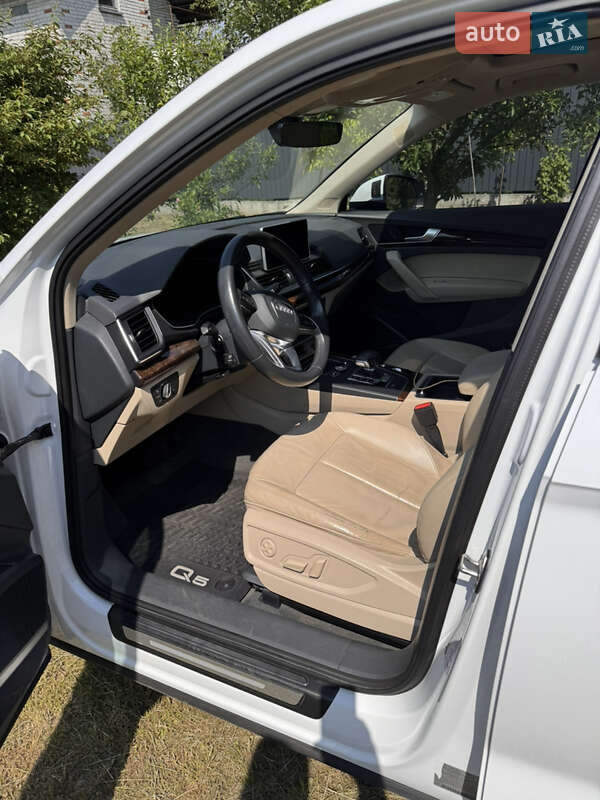 Внедорожник / Кроссовер Audi Q5 2017 в Львове