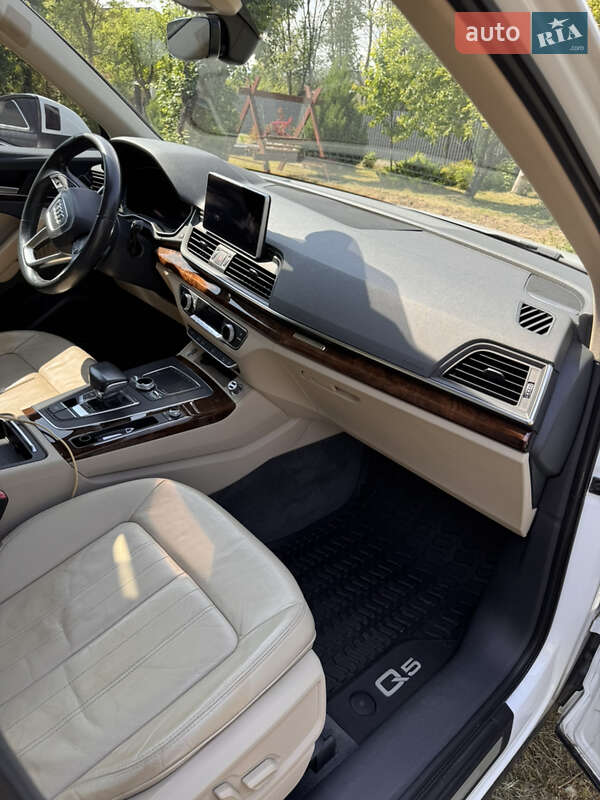 Внедорожник / Кроссовер Audi Q5 2017 в Львове