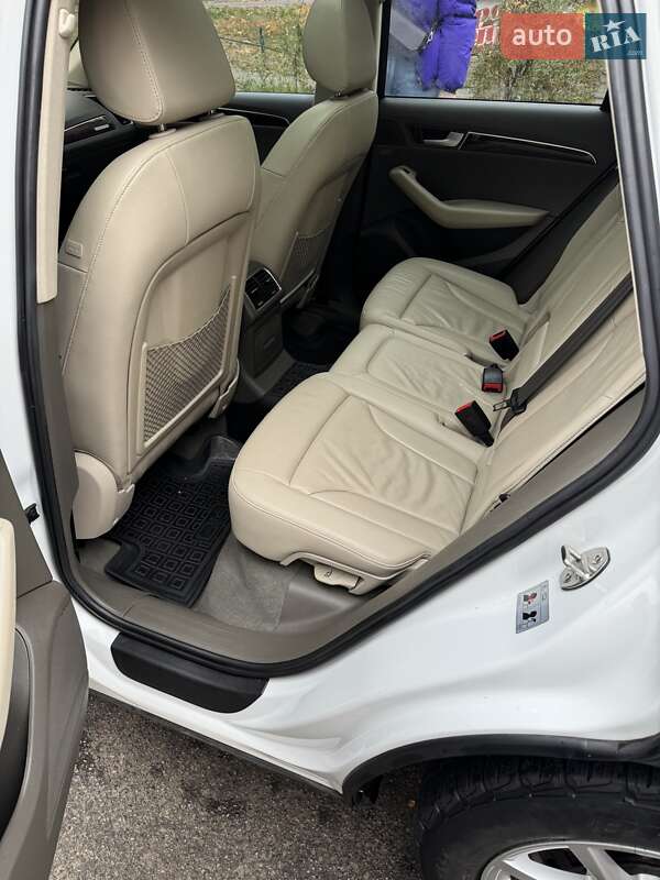 Внедорожник / Кроссовер Audi Q5 2010 в Кропивницком