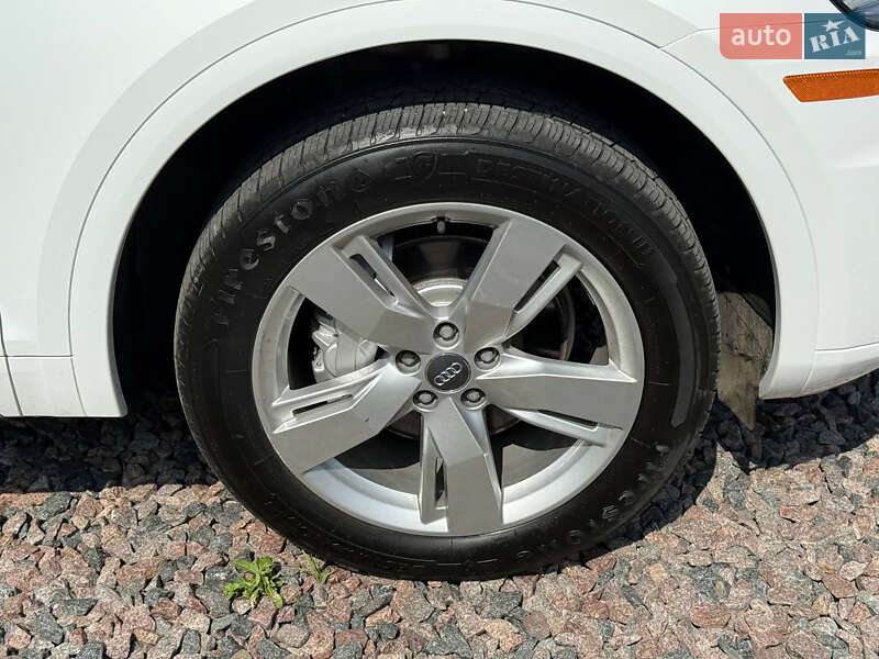 Внедорожник / Кроссовер Audi Q5 2018 в Киеве