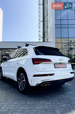 Внедорожник / Кроссовер Audi Q5 2022 в 