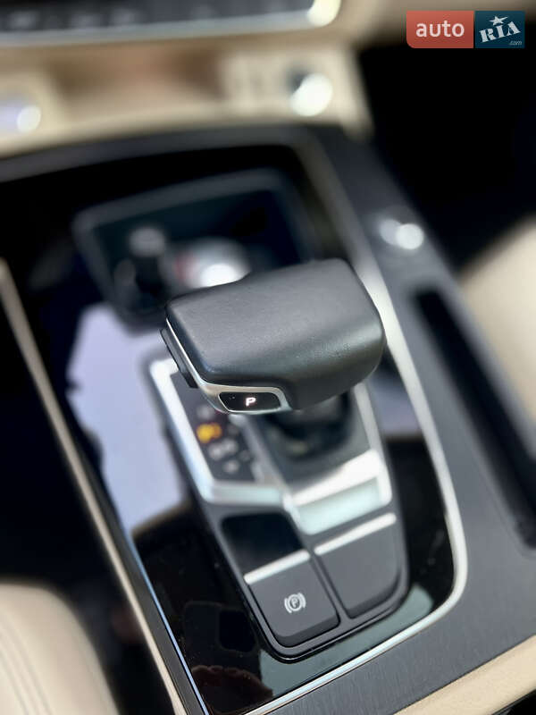 Внедорожник / Кроссовер Audi Q5 2022 в Днепре