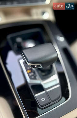 Внедорожник / Кроссовер Audi Q5 2022 в 