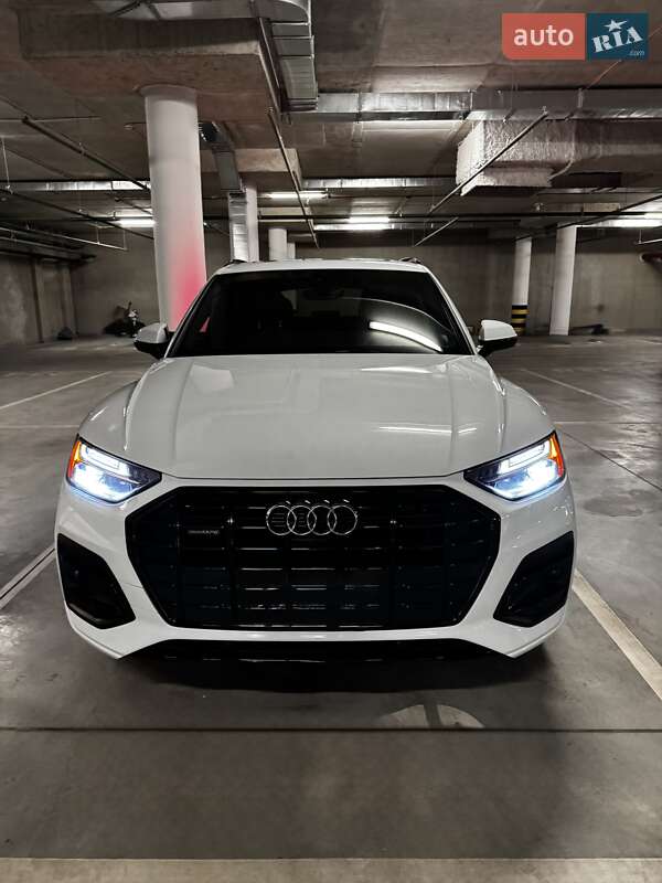 Внедорожник / Кроссовер Audi Q5 2021 в 