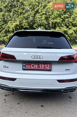 Внедорожник / Кроссовер Audi Q5 2021 в 