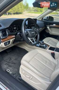 Внедорожник / Кроссовер Audi Q5 2021 в 