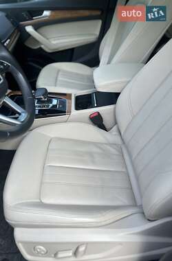 Внедорожник / Кроссовер Audi Q5 2021 в 