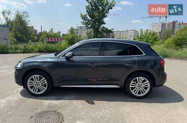 Внедорожник / Кроссовер Audi Q5 2017 в 