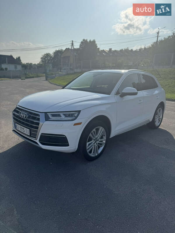 Внедорожник / Кроссовер Audi Q5 2018 в 