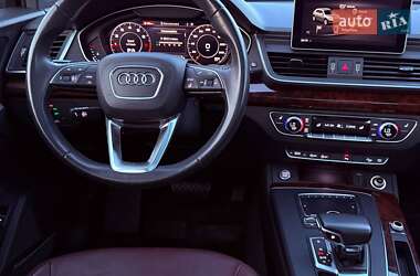 Внедорожник / Кроссовер Audi Q5 2017 в 
