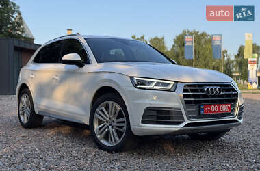 Внедорожник / Кроссовер Audi Q5 2018 в 