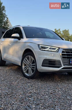 Внедорожник / Кроссовер Audi Q5 2018 в 