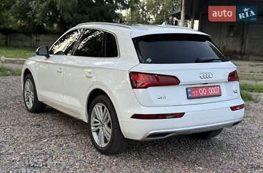 Внедорожник / Кроссовер Audi Q5 2018 в 