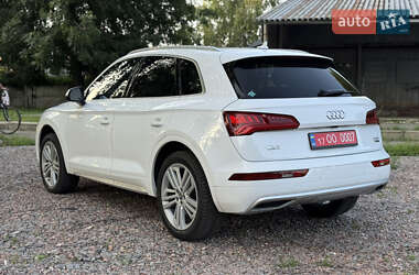 Внедорожник / Кроссовер Audi Q5 2018 в 