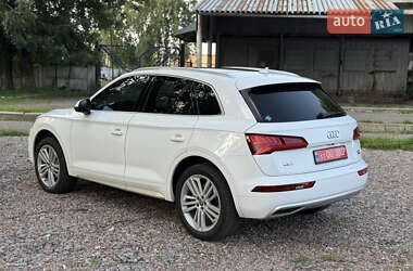 Внедорожник / Кроссовер Audi Q5 2018 в 