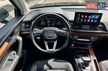 Внедорожник / Кроссовер Audi Q5 2021 в 