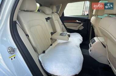 Позашляховик / Кросовер Audi Q5 2021 в 