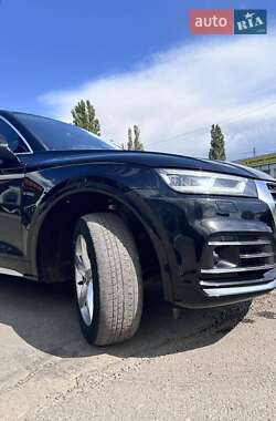 Внедорожник / Кроссовер Audi Q5 2017 в 
