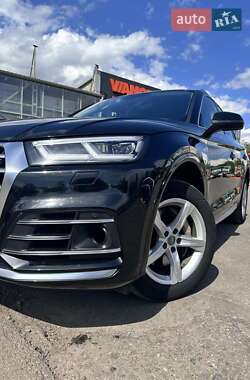 Внедорожник / Кроссовер Audi Q5 2017 в 