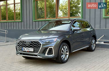Позашляховик / Кросовер Audi Q5 2021 в 