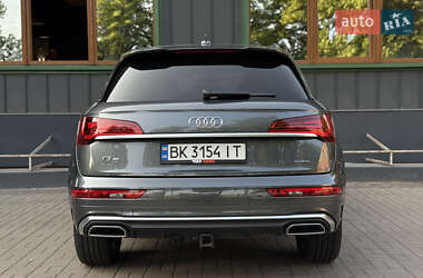 Позашляховик / Кросовер Audi Q5 2021 в 