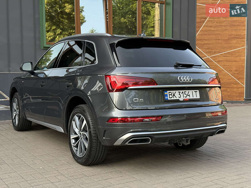 Внедорожник / Кроссовер Audi Q5 2021 в Ровно