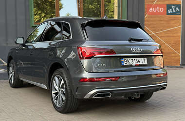 Позашляховик / Кросовер Audi Q5 2021 в 