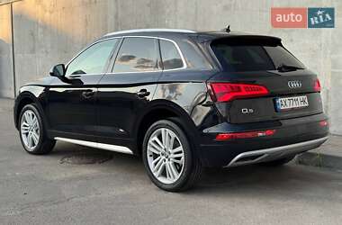 Внедорожник / Кроссовер Audi Q5 2017 в 