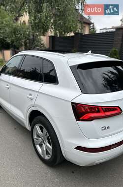 Внедорожник / Кроссовер Audi Q5 2018 в 