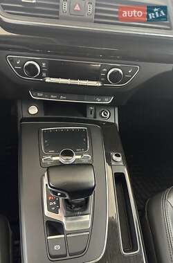 Внедорожник / Кроссовер Audi Q5 2018 в 