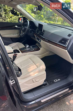 Внедорожник / Кроссовер Audi Q5 2016 в 