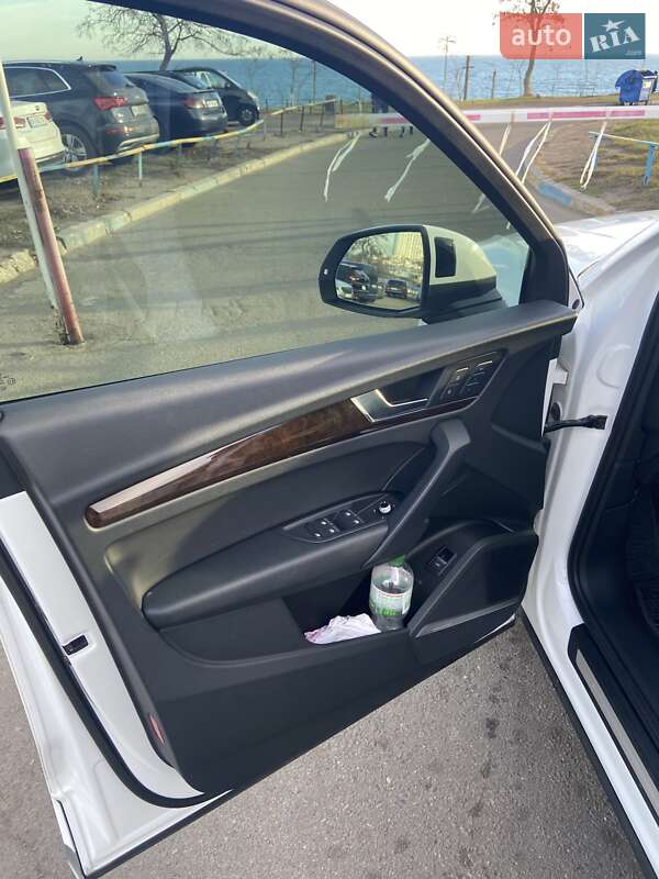 Внедорожник / Кроссовер Audi Q5 2018 в Одессе