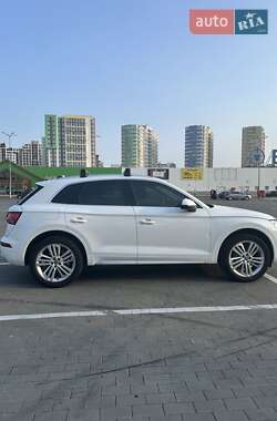Внедорожник / Кроссовер Audi Q5 2018 в 
