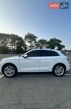 Внедорожник / Кроссовер Audi Q5 2018 в 