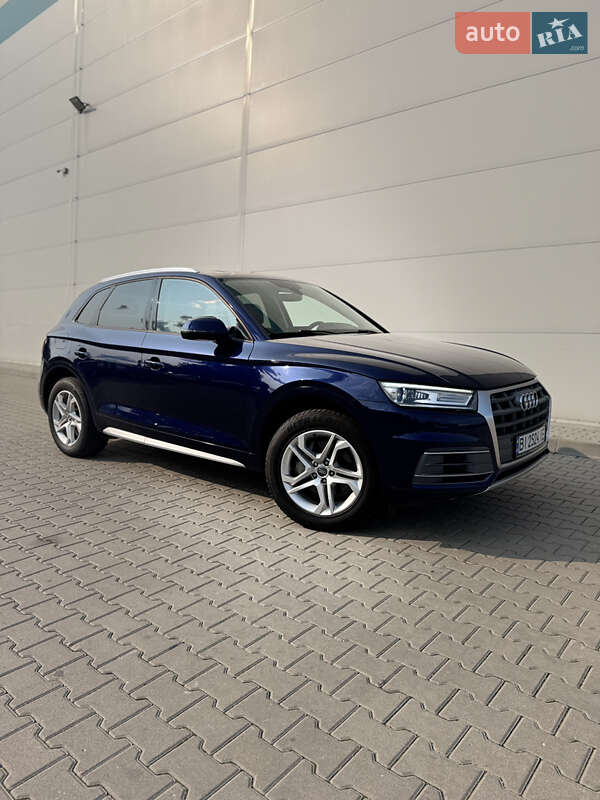 Внедорожник / Кроссовер Audi Q5 2018 в 