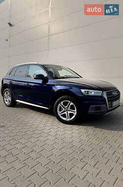 Внедорожник / Кроссовер Audi Q5 2018 в 