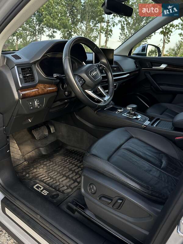 Позашляховик / Кросовер Audi Q5 2019 в Одесі