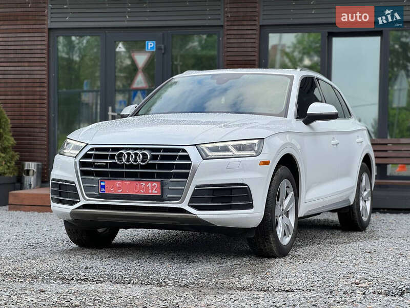 Внедорожник / Кроссовер Audi Q5 2018 в 
